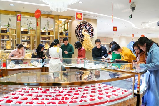 Giá vàng hôm nay 24/5/2025: Giá vàng trong nước và thế giới đã "nóng" khi tăng 40% chỉ trong vòng một năm