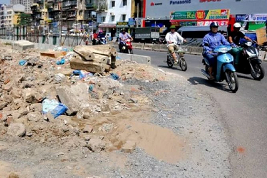 Mức phạt lỗi không bật đèn xi nhan khi rẽ đối với xe máy theo Nghị định 168