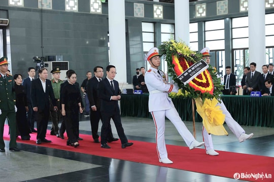 Lãnh đạo tỉnh Nghệ An viếng nguyên Chủ tịch nước Trần Đức Lương