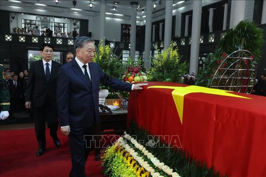 Đoàn Ban Chấp hành Trung ương Đảng viếng nguyên Chủ tịch nước Trần Đức Lương