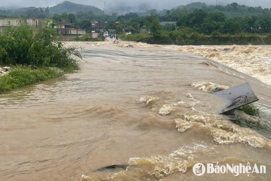 Mưa lớn ở nhiều huyện miền Tây Nghệ An, nước ngập cục bộ một số điểm