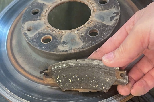 5 nguyên nhân khiến má phanh ô tô bị mòn không đều