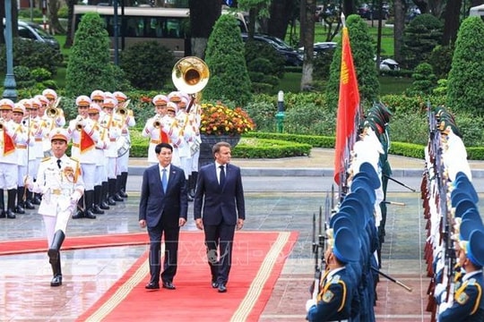 Chủ tịch nước Lương Cường chủ trì lễ đón Tổng thống Cộng hòa Pháp