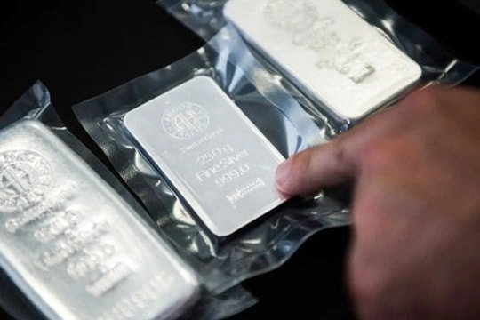Giá bạc hôm nay 27/5/2025: Giá bạc dựa theo giá vàng, giảm mạnh cả trong nước và thế giới