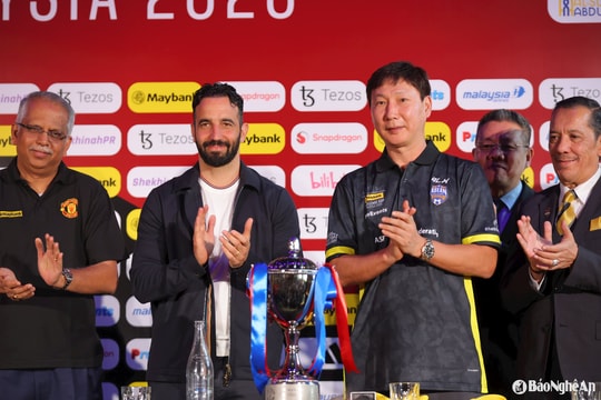 HLV Kim Sang-sik: Chúng tôi sẽ không dễ bị khuất phục trước Man Utd