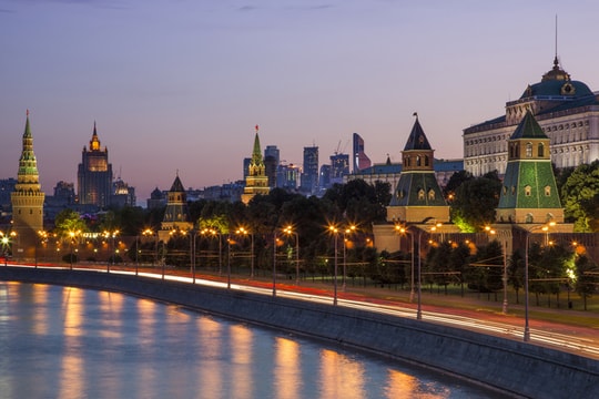 Điện Kremlin phản ứng về việc phương Tây dỡ bỏ giới hạn vũ khí tầm xa cho Ukraine