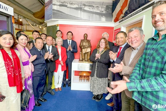 Đoàn công tác tỉnh Nghệ An dự Lễ khai trương Khu trưng bày tôn vinh Chủ tịch Hồ Chí Minh tại Bảo tàng Newhaven