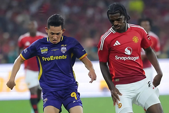 Hai Long gây ấn tượng mạnh trước MU; Chelsea đi vào lịch sử