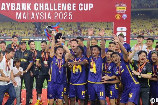 Những khoảnh khắc ấn tượng trong trận thắng lịch sử của sao Đông Nam Á trước Manchester United