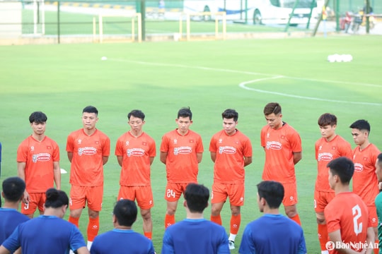 Tuyển Việt Nam tập buổi đầu tiên chuẩn bị cho trận gặp Malaysia
