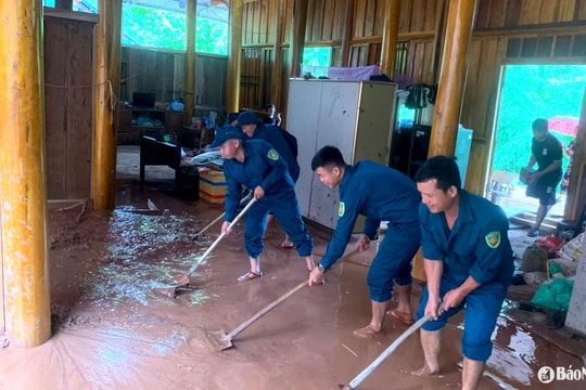 Kỳ Sơn: 19 nhà dân bị hư hỏng do mưa lũ trong đêm