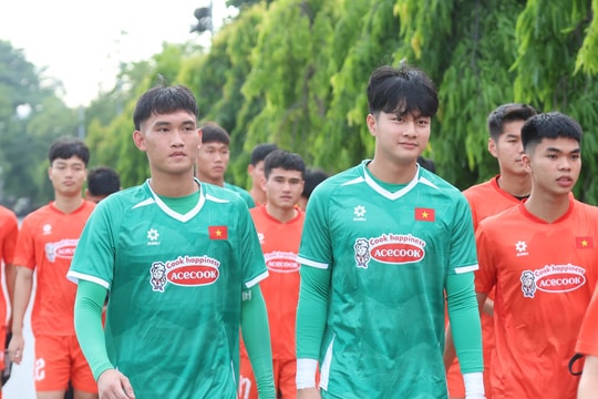 5 cầu thủ Sông Lam Nghệ An nỗ lực "ghi điểm" trong buổi tập của U22 Việt Nam