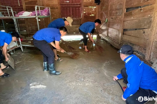 Giáo viên, phụ huynh, đoàn viên, thanh niên chung tay khắc phục hậu quả lũ quét