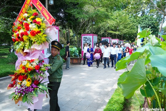 Ban Chính sách, Chiến lược Trung ương dâng hương tưởng niệm Chủ tịch Hồ Chí Minh