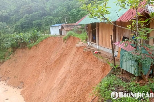 Mưa lũ ở Tương Dương: 31 nhà bị cuốn trôi, hư hỏng; 4 hộ dân phải di dời khẩn cấp
