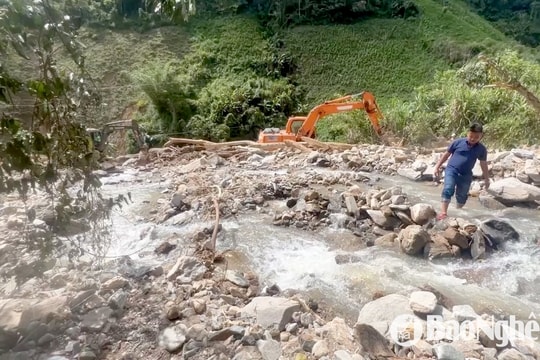 Khẩn trương khắc phục sạt lở nghiêm trọng Quốc lộ 16 đoạn qua xã Nhôn Mai, Tương Dương