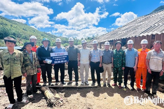 Tổng Công ty Phát điện 1 kịp thời hỗ trợ 400 triệu đồng cho người dân vùng lũ Tương Dương