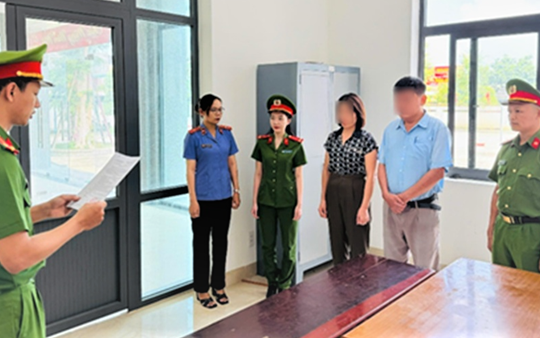 Khởi tố nguyên Chủ tịch và Kế toán xã chiếm đoạt tiền bảo vệ rừng