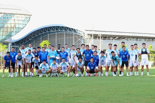 HLV Malaysia muốn phá dớp 10 năm không thắng tuyển Việt Nam; Xuân Son báo tin vui cho HLV Kim Sang-sik