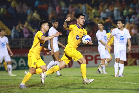 Tiền vệ Sông Lam Nghệ An Phan Bá Quyền và nỗ lực khẳng định giá trị