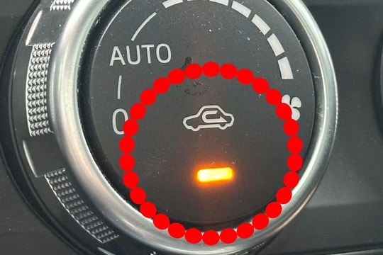 Khác biệt của nút bấm điều hòa trên ô tô ít người để ý