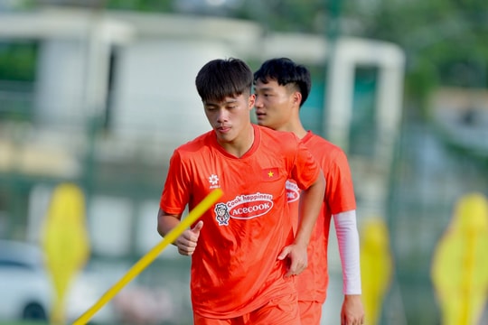 Tiền đạo Nguyễn Quốc Việt được bổ sung lên tuyển Việt Nam thay Công Phượng