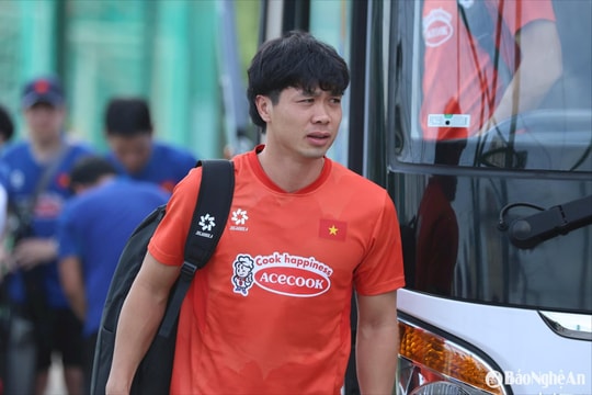 Tiền đạo Nguyễn Công Phượng chia tay đội tuyển Việt Nam vì chấn thương