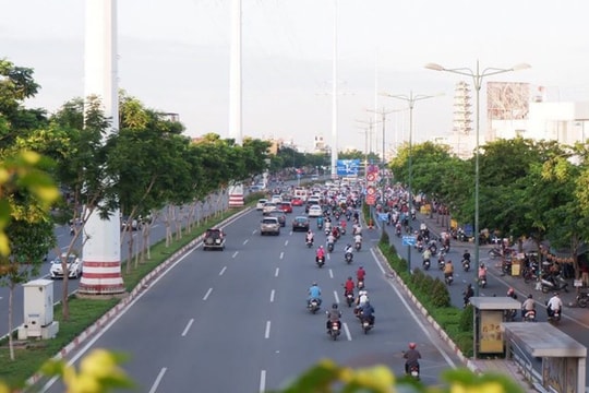 Hà Nội sắp thử nghiệm phân làn cứng ô tô, xe máy