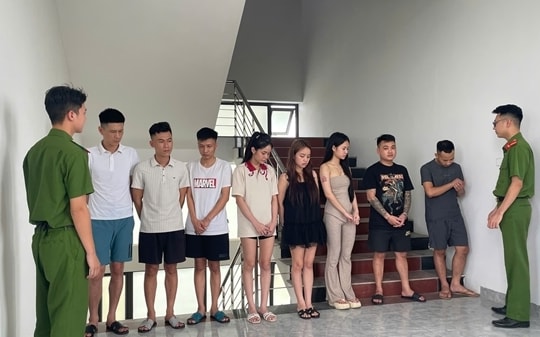 Thu giữ hơn 500 chiếc điện thoại tại chỗ ở của đối tượng nghiện ma túy