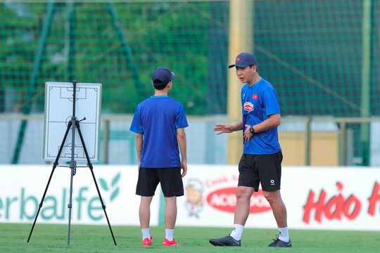 HLV Kim Sang-sik: 'Tuyển Việt Nam sẵn sàng vượt áp lực tại Bukit Jalil'