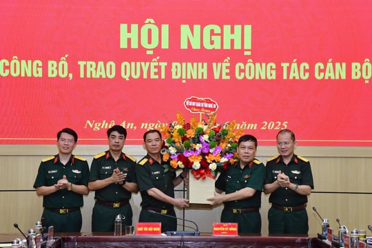 Trao quyết định bổ nhiệm chức vụ Phó Chỉ huy trưởng, Tham mưu trưởng Bộ Chỉ huy Quân sự tỉnh Nghệ An