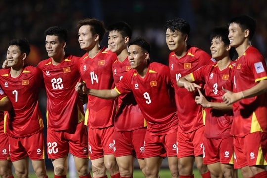 Báo Malaysia e ngại thuyền trưởng tuyển Việt Nam; Indonesia giành vé vào World Cup