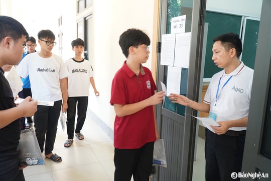 Các thí sinh bắt đầu 'cuộc đua' vào Trường THPT chuyên Phan Bội Châu