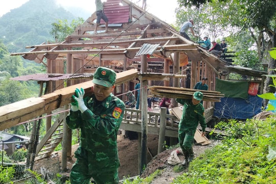 Nhiều hộ dân ở vùng cao Nghệ An tiếp tục phải di dời khẩn cấp khỏi vùng sạt lở