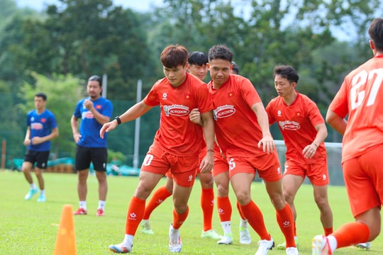 Tuyển Việt Nam rèn thể lực, chiến thuật trước trận gặp Malaysia