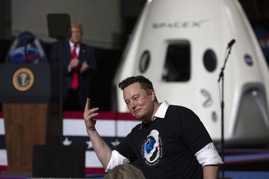 Musk đe dọa làm tê liệt chương trình không gian của Hoa Kỳ