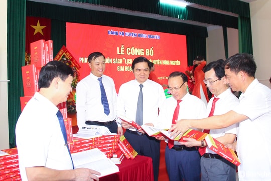 Ra mắt cuốn sách 'Lịch sử Đảng bộ huyện Hưng Nguyên giai đoạn 1930 – 2025'