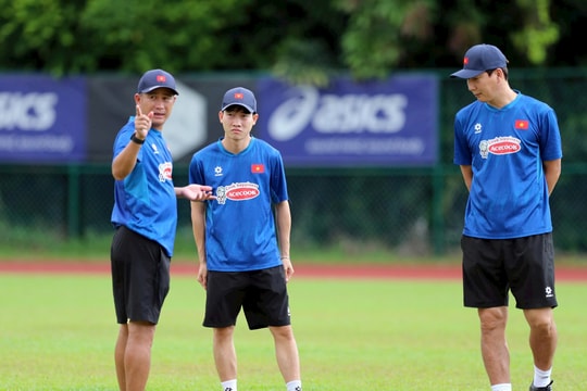 Huấn luyện viên Kim Sang-sik lắp ghép đội hình, tuyển Việt Nam sẵn sàng đấu Malaysia