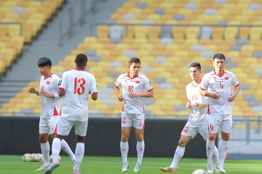 Tuyển Việt Nam tập làm quen sân Bukit Jalil, sẵn sàng 'đại chiến' với Malaysia