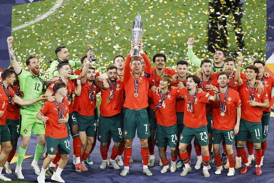 Trận Malaysia đấu tuyển Việt Nam nguy cơ ế vé; Ronaldo tỏa sáng, Bồ Đào Nha vô địch Nations League