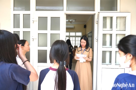 Số lượng thí sinh thi vào lớp 10 Trường THPT chuyên Đại học Vinh giảm đột biến