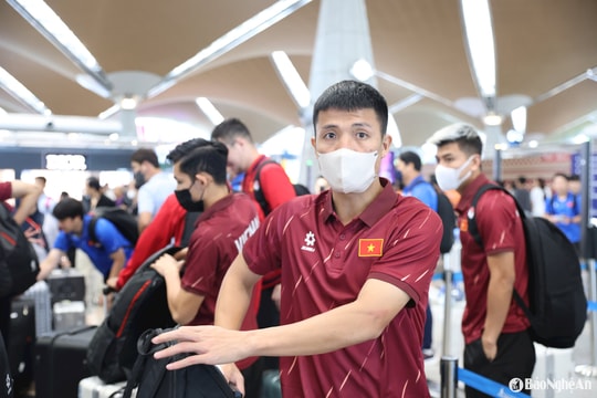 Tuyển Việt Nam về nước sau trận thua đậm Malaysia