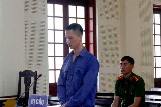 Vào tù vì lên mạng mua súng để… phòng thân