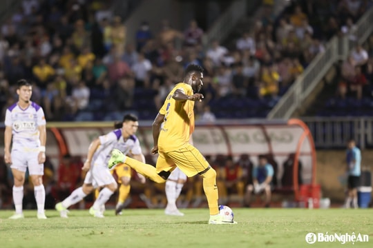 5 cầu thủ có thể nhập tịch giúp tuyển Việt Nam 'phục thù' Malaysia; Barca có nguy cơ bị trừ điểm tại Champions League