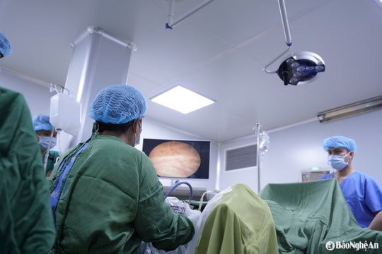 Bệnh viện tại Nghệ An phẫu thuật nội soi thành công ca sa lồi niệu quản trên thận đôi hiếm gặp