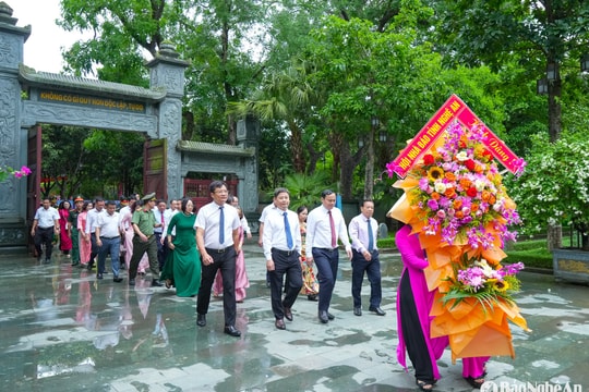 Hội Nhà báo tỉnh Nghệ An dâng hương tưởng niệm Chủ tịch Hồ Chí Minh