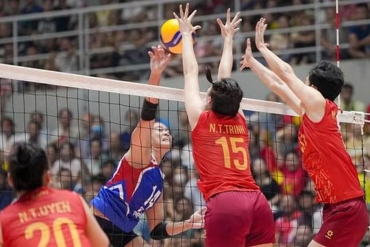 Bóng chuyền nữ Việt Nam 3 lần liên tiếp vô địch giải châu Á; Ronaldo có thể du đấu Hong Kong