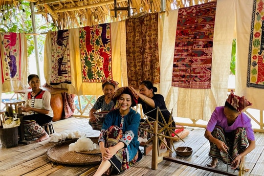 Cơ hội lớn cho nghề dệt thổ cẩm của đồng bào Thái Nghệ An