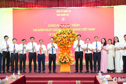 Bí thư Tỉnh ủy Nguyễn Đức Trung thăm, chúc mừng Báo Nghệ An nhân dịp 21/6