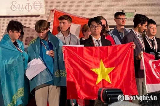 Nam sinh trường Phan giành Huy chương Bạc Olympic Vật lý châu Âu